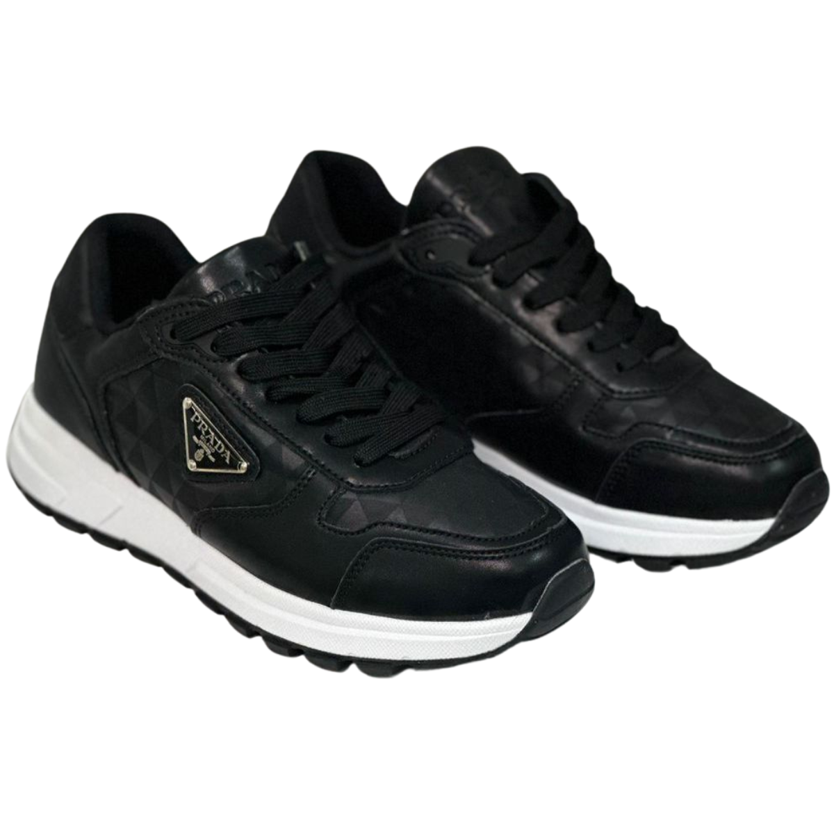 Tenis Prada Milano Hombre: Estilo y Elegancia en Onlineshoppingcenterg. ¿Por Qué Comprar Tenis Prada Milano Hombre? Los Tenis Prada Milano Hombre son la elección perfecta para aquellos que buscan calidad, elegancia y un toque de modernidad en su calzado. Diseñados por la icónica marca italiana Prada , estos tenis ofrecen un equilibrio perfecto entre estilo y funcionalidad, convirtiéndolos en una opción versátil para cualquier ocasión. En Onlineshoppingcenterg, ofrecemos una amplia selección de modelos que se ajustan a diferentes gustos y necesidades.  Comodidad y Elegancia en Cada Paso Los tenis Prada hombre son famosos por su diseño innovador y materiales de alta calidad. Con detalles que van desde acabados en cuero hasta suelas cómodas y ligeras, los tenis Prada están diseñados para durar. Además, su estética sofisticada los convierte en una elección segura para quienes desean destacar con estilo.  Características Clave de los Tenis Prada Milano Hombre 1. Diseño exclusivo de Prada Las zapatillas Prada hombre destacan por sus líneas elegantes y acabados impecables. Cada par de tenis está diseñado para captar la atención, ofreciendo detalles únicos que solo la marca Prada puede proporcionar. Desde las clásicas zapatillas Prada negras hombre hasta modelos en tonos más claros como las zapatillas blancas Prada hombre , hay una opción para cada estilo.  2. Calidad y Durabilidad Garantizadas Los zapatos Prada hombre están hechos con materiales premium que aseguran una larga vida útil. Ya sea que elijas unos tenis Prada hombre negro para un look casual o unas bambas Prada hombre para un evento especial, puedes estar seguro de que estás invirtiendo en calidad y durabilidad.